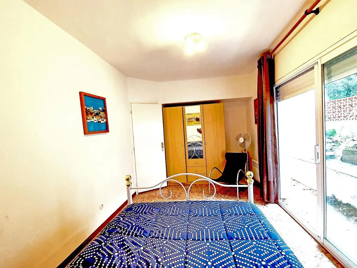 Neko 2 Apartment Roses Spain